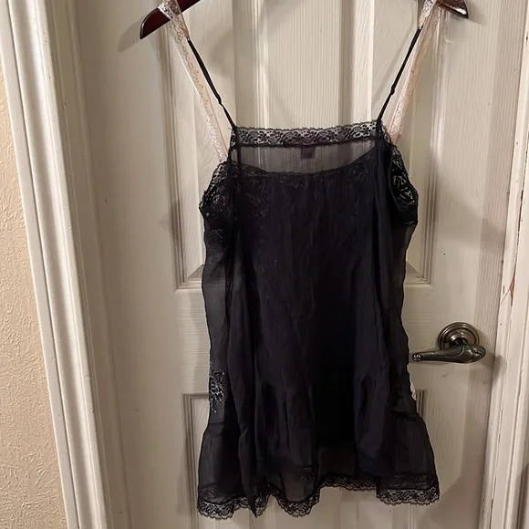 VICTORIA SECRET LINGERIE SIZE MEDIUM - Picture 4 of 4